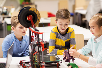 Image showing happy children with 3d printer at robotics school