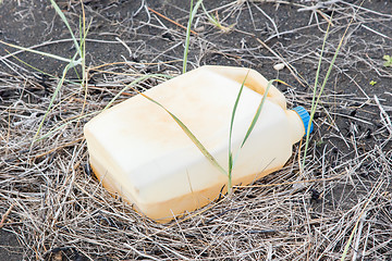 Image showing Plastic container on the black beach