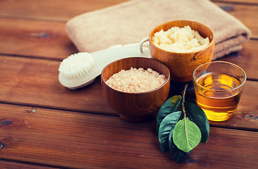 Image showing close up of himalayan pink salt and bath stuff