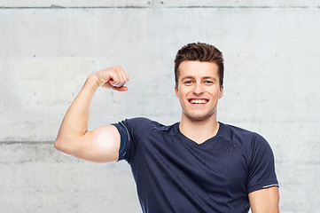 Image showing sportive man showing bicep power