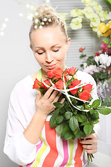 Image showing A bouquet of roses to apologize, woman with flowers 