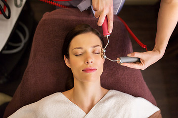 Image showing woman having hydradermie facial treatment in spa