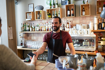 Image showing barman and woman with card reader and smartphone