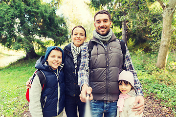 Image showing family with backpacks taking selfie and hiking