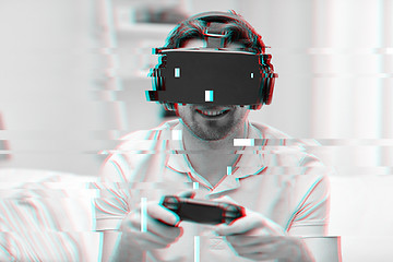 Image showing man in virtual reality headset with controller