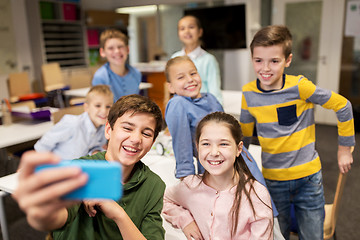 Image showing group of school kids taking selfie with smartphone