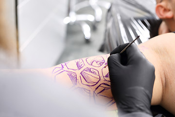 Image showing How is a tattoo? Creating a tattoo in a tattoo parlor.