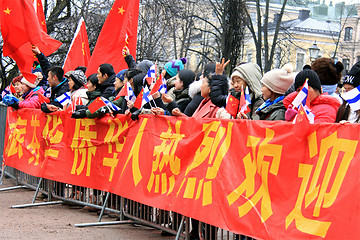 Image showing Chinese Fans Wait to See Xi Jinping