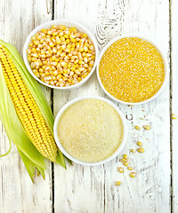 Image showing Flour and grits corn in bowls with cobs on board top