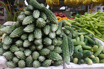 Image showing Vegetables and fruits on display in grocery store