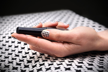 Image showing Chanel grille on the nails, black and white manicure