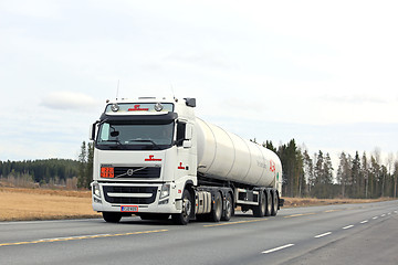 Image showing White Volvo FH Tank Truck For Gas Transport