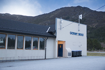 Image showing Alnes Skole