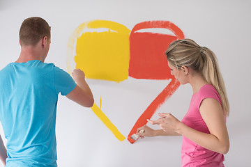 Image showing couple are painting a heart on the wall