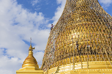 Image showing Worker repareing golden temple