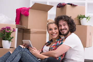 Image showing young couple moving  in new house