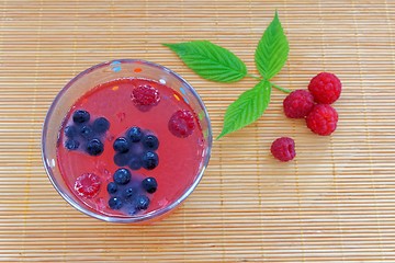 Image showing drink with ripe red raspberries