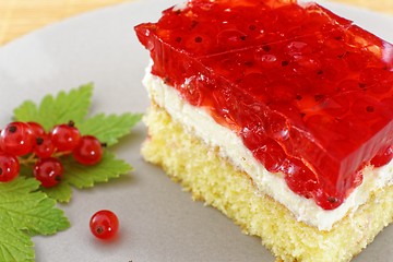 Image showing cake with red currant berries