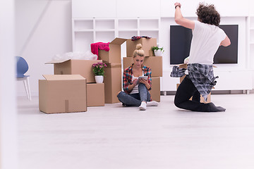 Image showing young couple moving  in new house