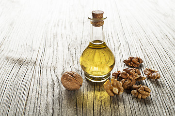 Image showing Walnut oil