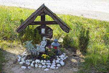 Image showing Picture of a memorial cross for accident victim