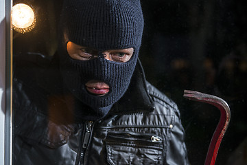 Image showing Burglar, looking at 