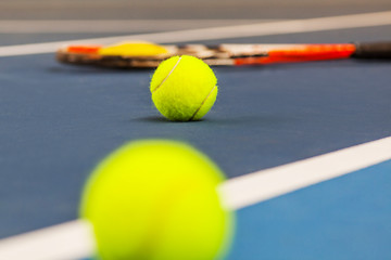 Image showing The tennis ball on a tennis court