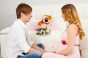 Image showing Man and pregnant woman sitting face to face