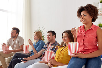 Image showing happy friends with popcorn watching tv at home