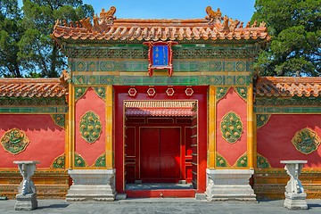 Image showing Gateway with red Chinese doors