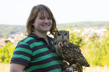 Image showing Collared Scops Owl sitting on the hand of animal keeper