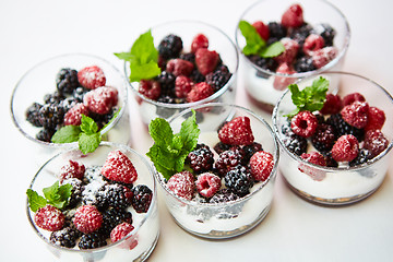 Image showing Blackberry and raspberry in the white yogurt.