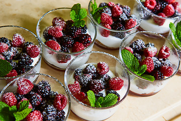 Image showing Blackberry and raspberry in the white yogurt.