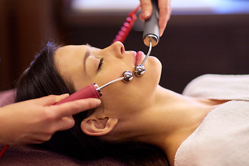 Image showing woman having hydradermie facial treatment in spa