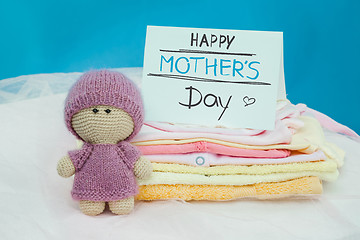 Image showing The baby clothes with card