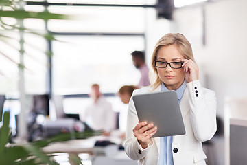 Image showing businesswoman with tablet pc at office