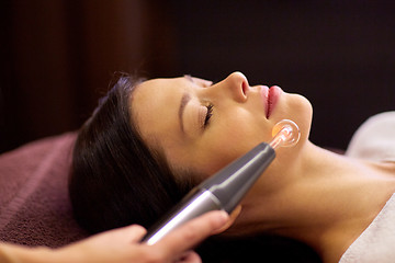 Image showing woman having hydradermie facial treatment in spa