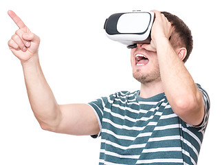 Image showing Man in VR glasses