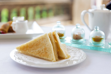 Image showing plate with toast bread on table