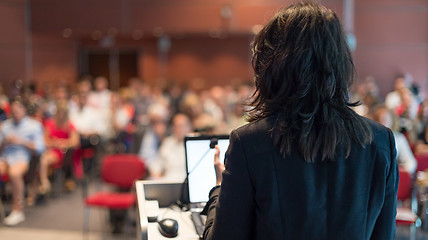 Image showing Business woman lecturing at Conference.