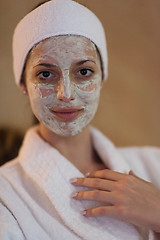 Image showing Spa Woman applying Facial Mask