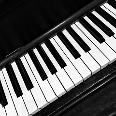 Image showing Black and white piano keys