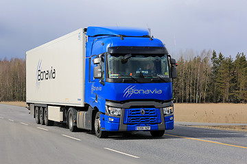 Image showing Blue Renault Trucks T Transport 