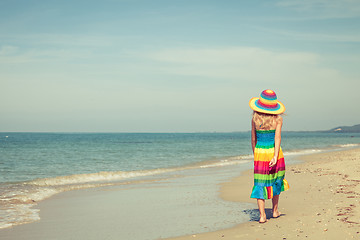 Image showing Little girl  standing on the beach