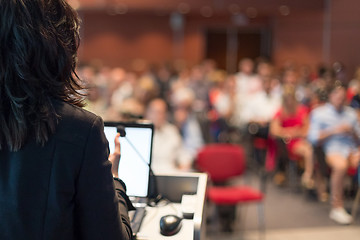 Image showing Business woman lecturing at Conference.