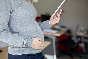 Image showing pregnant businesswoman with tablet pc at office
