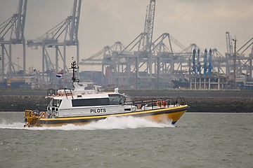 Image showing Pilot boat going fast