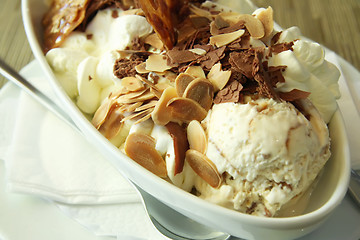 Image showing Ice cream sundae