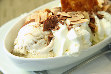 Image showing Ice cream sundae