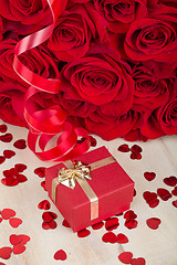 Image showing Valentine gift red roses